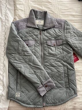 Kimes Ranch Quilted Men's Jacket in Light Gray with Contrast Trim